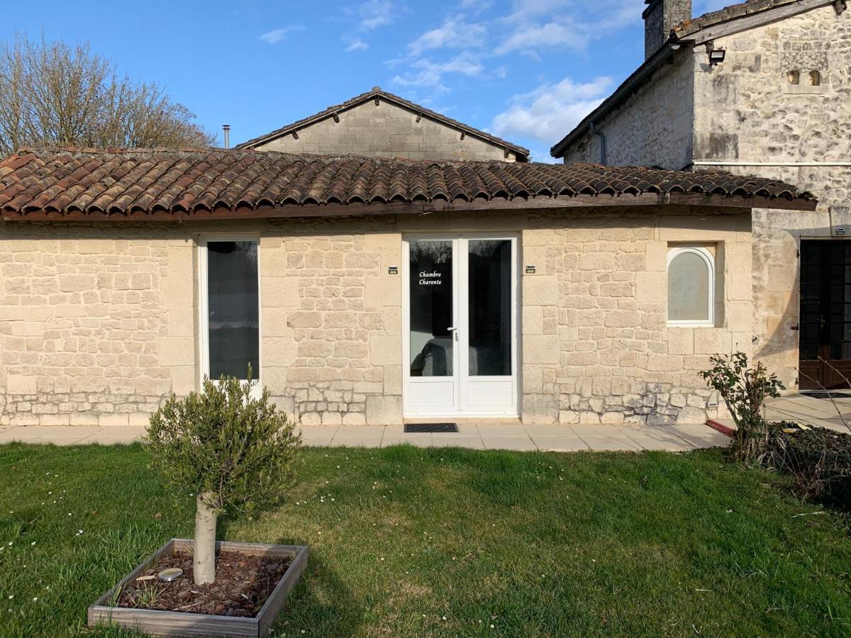 Chambre D'Hotes Naturiste Le Jardin Des Hirondelles Blanzaguet-Saint-Cybard Buitenkant foto