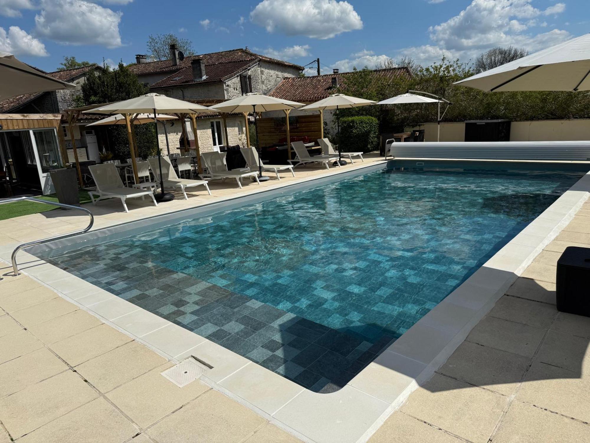 Chambre D'Hotes Naturiste Le Jardin Des Hirondelles Blanzaguet-Saint-Cybard Buitenkant foto